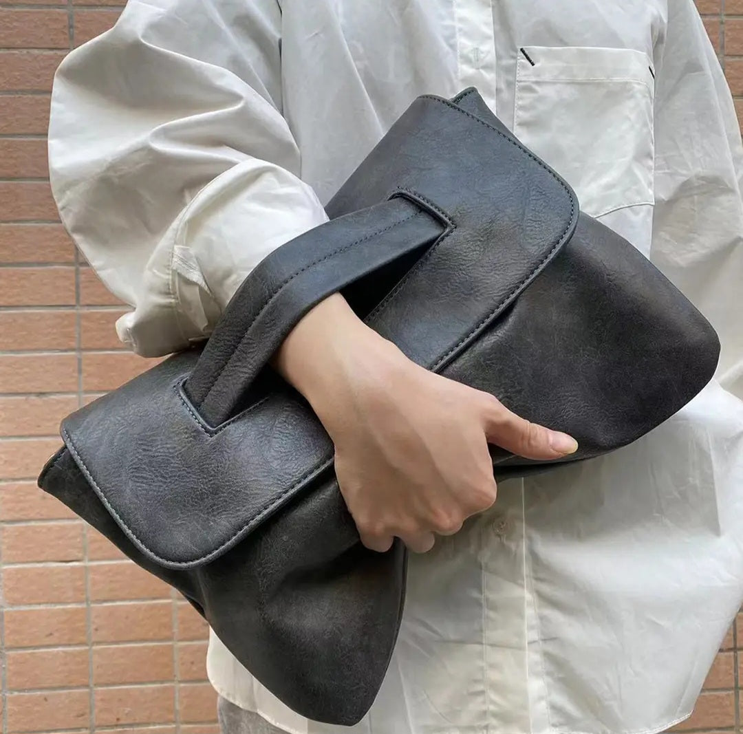 Clutch Me Please