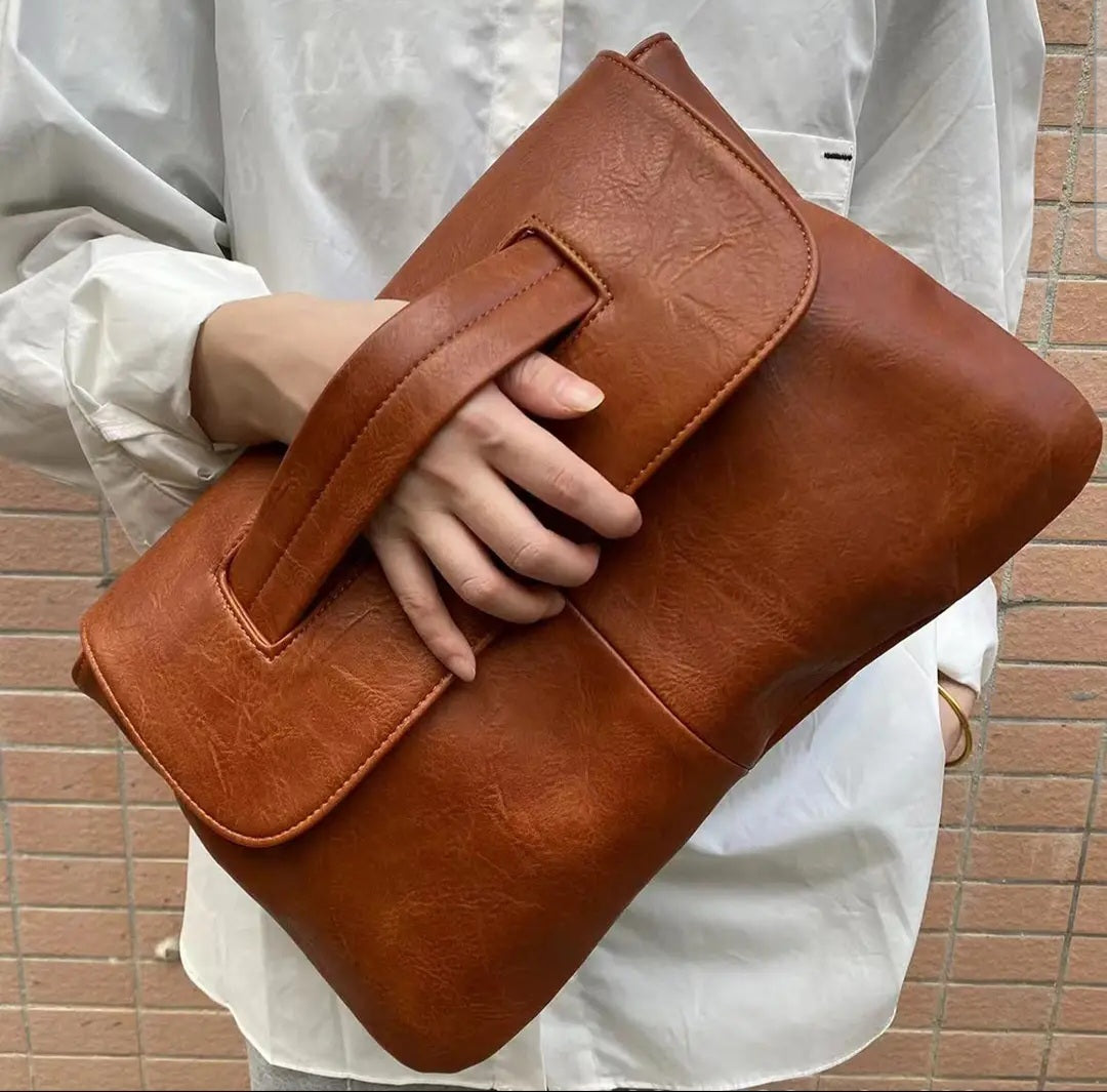 Clutch Me Please